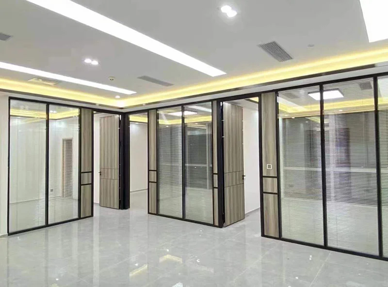 Office glass partition wall with built-in blinds