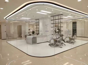 Panoramic curved glass partition